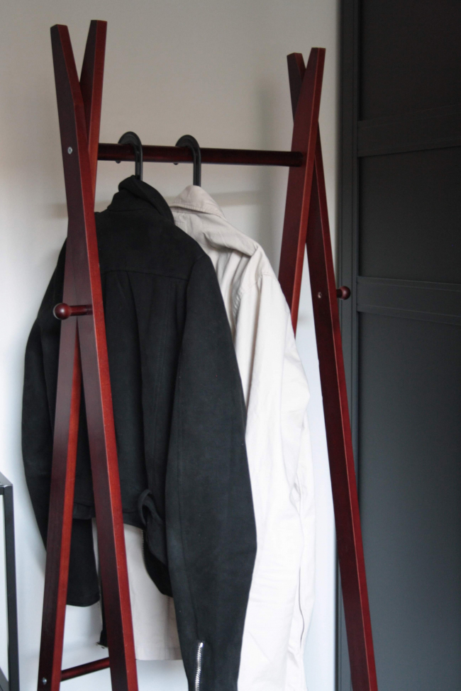 Confident ruhafogó cipőtartóval - Dió